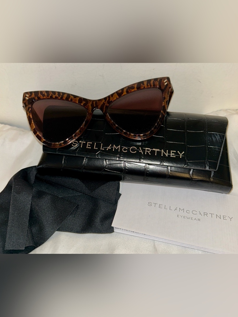 Stella McCartney Extreme Cat Eye Sunglasses with Case. - Picture 6 of 8